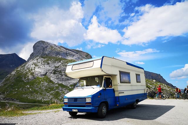 Camper compacta