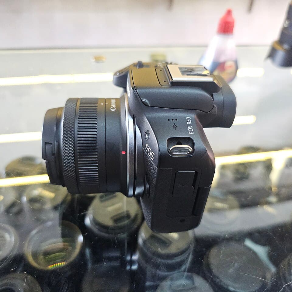 Canon EOS R50