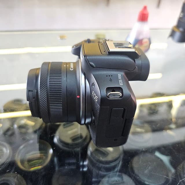 Canon EOS R50