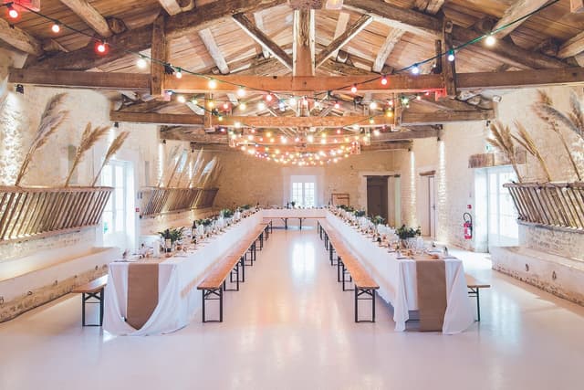 Mesas y sillas para celebración