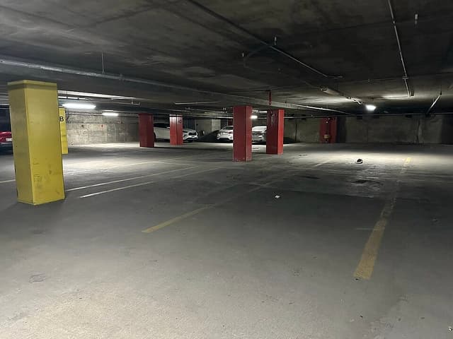Garaje cubierto y vigilado