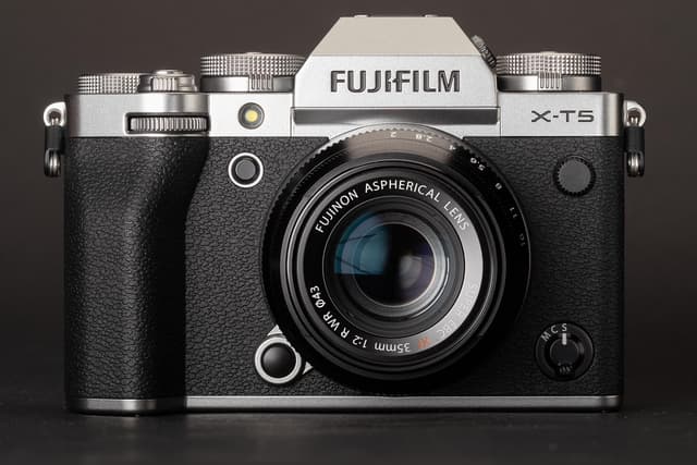 Fujifilm X-T5